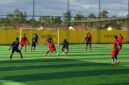 Pertandingan perempat final perebutan tiket semifinal Turnamen Mini Soccer Kapolda Cup II antara SMAN 5 Mimika melawan SMK Harapan di Goldstone Arena, Selasa (19/5/2026). (Foto: Galeri Papua/Ahmad)