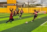 Pertandingan perempat final perebutan tiket semifinal Turnamen Mini Soccer Kapolda Cup II antara SMA Taruna Dharma melawan SMA YPPGI Mimika di Goldstone Arena, Selasa (19/5/2026). (Foto: Galeri Papua/Endy Langobelen)
