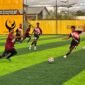 Pertandingan perempat final perebutan tiket semifinal Turnamen Mini Soccer Kapolda Cup II antara SMA Taruna Dharma melawan SMA YPPGI Mimika di Goldstone Arena, Selasa (19/5/2026). (Foto: Galeri Papua/Endy Langobelen)