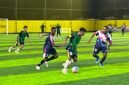 Pertandingan SMAN 3 Kokonao melawan SMKN 2 pada laga perempatan final Kapolda Cup II Mini Soccer di Goldstone Arena, Jalan Irigasi, Timika, Selasa (19/5/2026). (Foto: Galeri Papua/Endy Langobelen)