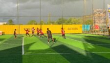 Pertandingan perempat final perebutan tiket semifinal Turnamen Minisoccer Kapolda Cup II di Goldstone Arena, Selasa (19/5/2026). (Foto: Galeri Papua/Ahmad) 