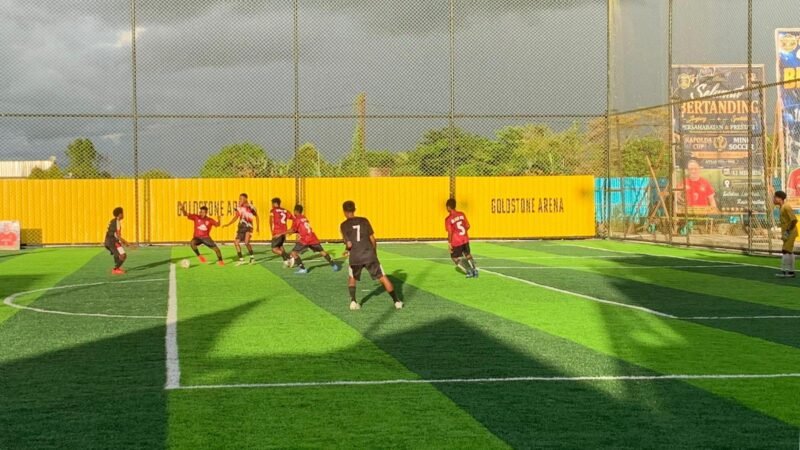 Pertandingan perempat final perebutan tiket semifinal Turnamen Minisoccer Kapolda Cup II di Goldstone Arena, Selasa (19/5/2026). (Foto: Galeri Papua/Ahmad) 