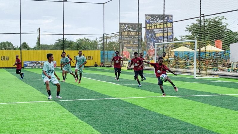 Laga semifinal Turnamen Mini Soccer Kapolda Cup II antara SMA Taruna melawan SMA YPPGI Mimika Di Goldstone Arena, Rabu (20/5/2026). (Foto: Galeri Papua/Ahmad)