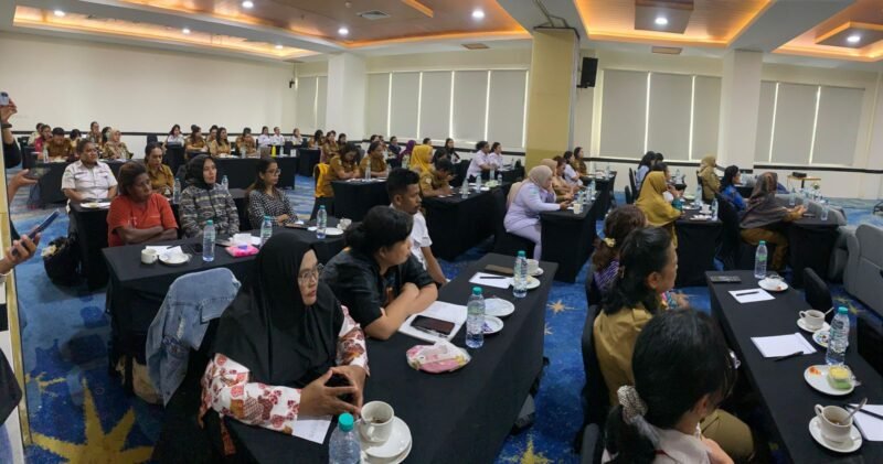 Suasana Workshop tujuh dimensi lansia tangguh bagi tenaga kesehatan dan kader Kabupaten Mimika, di Ballroom Hotel Horison Ultima, Selasa (26/5/2026). (Foto: Galeri Papua/Ahmad)