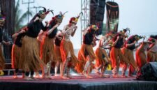 Penampilan salah satu sanggar tari di event Timika Inside Festival of Art (TIFA) 2025. (Foto: Istimewa/Panitia TIFA 2025)