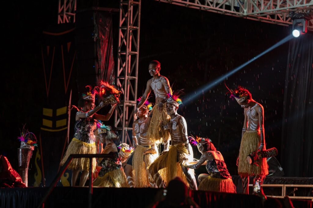 Penampilan salah satu sanggar tari pada event Timika Inside Festival of Art (TIFA) 2025. (Foto: Istimewa/Panitia TIFA 2025)