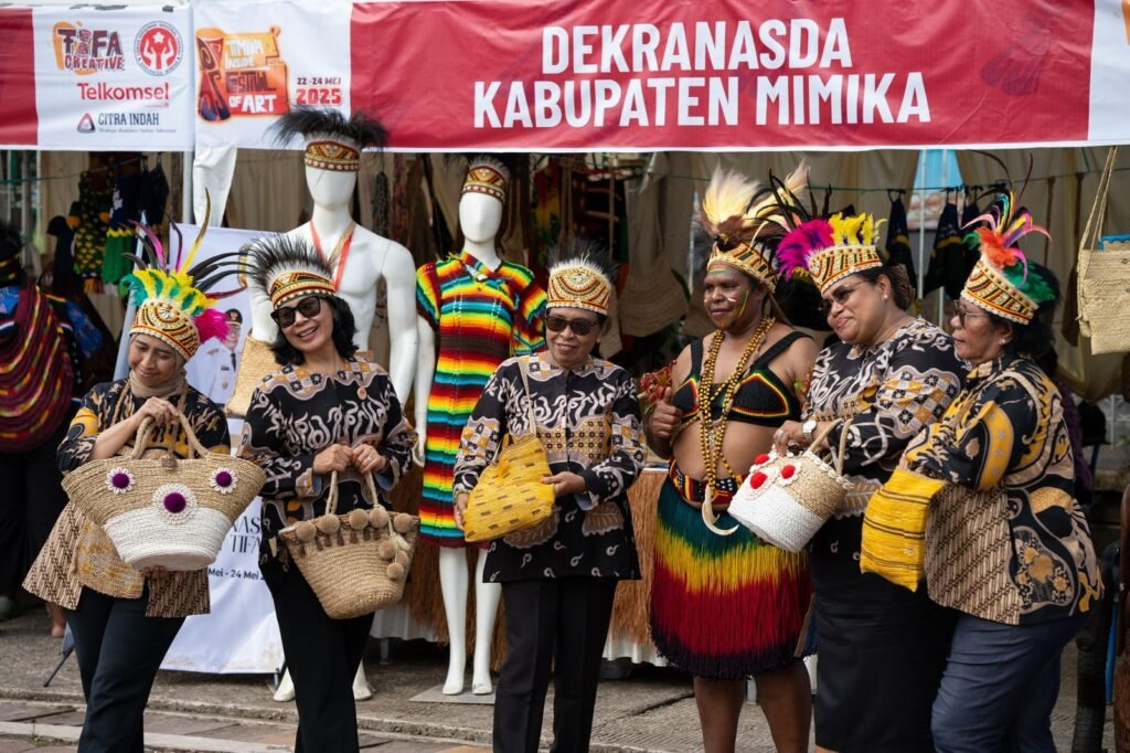 Salah satu peserta bazar dan pameran budaya dalam event Timika Inside Festival of Art (TIFA) 2025. (Foto: Istimewa/Panitia TIFA 2025)