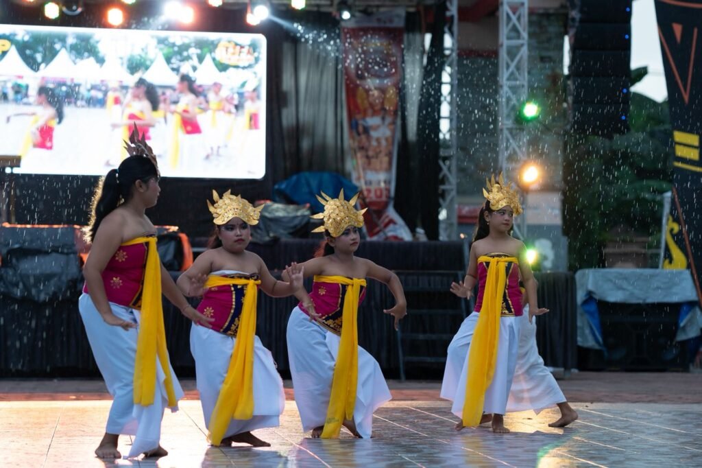 Penampilan salah satu sanggar tari di event Timika Inside Festival of Art (TIFA) 2025. (Foto: Istimewa/Panitia TIFA 2025)