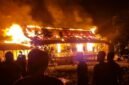 Bangunan Gereja Katolik di Kampung ILS Poumako, Distrik Mimika Timur, Mimika, Papua Tengah, terbakar pada Rabu (27/5/2026) malam. (Foto: Istimewa/Tangkap layar video amatir warga)