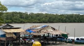 Salah satu kondisi perumahan di area pesisir Kabupaten Mimika, Papua Tengah. (Foto: Istimewa)