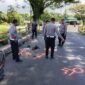 Polisi lalu lintas melakukan olah tempat kejadian perkara di Jalan Poros Mapurujaya KM 10, Mimika, Jumat, 1 Mei 2026. Galeripapua/Istimewa
