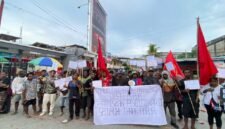 Mahasiswa FIM-WP menggelar aksi mimbar bebas di Waena, Jayapura, Sabtu, 2 Mei 2026. Galeripapua/ Istimewa.