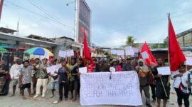 Mahasiswa FIM-WP menggelar aksi mimbar bebas di Waena, Jayapura, Sabtu, 2 Mei 2026. Galeripapua/ Istimewa.