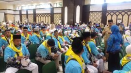 Ratusan jemaah haji Kloter UPG-27 bersiap menuju Tanah Suci di Asrama Haji Embarkasi Makassar, Minggu, 10 Mei 2026. Galeripapua/Istimewa
