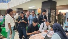 Ratusan pencari kerja memadati pelaksanaan Job Fair Papua 2026 di Aula Sasana Krida Kantor Gubernur Papua, Jayapura, Selasa, 12 Mei 2026. Sebanyak 36 perusahaan membuka lowongan kerja dalam kegiatan yang digelar Pemerintah Provinsi Papua untuk memperluas kesempatan kerja bagi anak muda Papua. Galeripapua/Ikbal Asra
