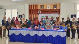 FGD - Peserta berfoto bersama usai Focus Group Discussion (FGD) eliminasi kusta yang digelar Layanan Kesehatan Cuma-Cuma Dompet Dhuafa di Puskesmas Abepura, Sabtu, 23 Mei 2026. Diskusi membahas percepatan eliminasi kusta di Kota Jayapura di tengah tingginya angka kasus dan masih kuatnya stigma terhadap pasien. Galeripapua/Ikbal Asra