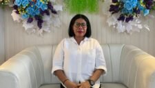 Kepala Bidang Pelayanan Pencatatan Sipil, Dolfina Ritiyauw saat ditemui, Senin (1/6/2026). (Foto: Galeri Papua/Ahmad)