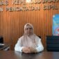 Plt. Sekretaris Disdukcapil Kabupaten Mimika, Yuyun Bauw, saat ditemui, Senin (1/6/2026). (Foto: Galeri Papua/Ahmad)