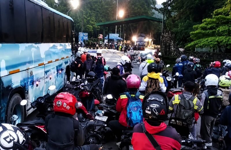 Suasana di Check Point Kuala Kencana ketika adanya aksi pada Kamis (4/6/2026). (Foto: Istimewa/Tangkapan layar video amatir warga)