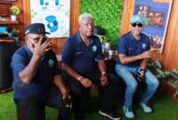 Bupati Mimika, Johannes Rettob (tengah), didampingi Wakil Bupati, Emanuel Kemong, bersama Direktur Executive Vice President Sustainable Development PT Freeport Indonesia, Claus wamafma, bertemu awak media usai mengunjungi stand yang ada di Expo Lingkungan di Halaman Eme Neme Yauware. (Foto: Galeri Papua/Kevin Kurni)