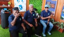 Bupati Mimika, Johannes Rettob (tengah), didampingi Wakil Bupati, Emanuel Kemong, bersama Direktur Executive Vice President Sustainable Development PT Freeport Indonesia, Claus wamafma, bertemu awak media usai mengunjungi stand yang ada di Expo Lingkungan di Halaman Eme Neme Yauware. (Foto: Galeri Papua/Kevin Kurni)