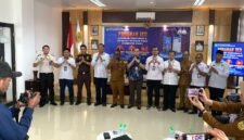 Foto bersama pada pembukaan sosialisasi Identitas Kependudukan Digital (IKD) di Aula Kantor Disdukcapil Kabupaten Mimika, Papua Tengah, Senin (8/6/2026). (Foto: Galeri Papua/Ahmad)