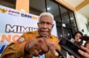 Bupati Mimika, Johannes Rettob, saat memberikan penjelasan kepada awak media di Graha Eme Neme Yauware, Timika, Selasa (9/6/2026). (Foto: Galeri Papua/Endy Langobelen)