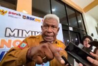 Bupati Mimika, Johannes Rettob, saat memberikan penjelasan kepada awak media di Graha Eme Neme Yauware, Timika, Selasa (9/6/2026). (Foto: Galeri Papua/Endy Langobelen)