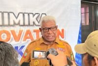 Bupati Mimika, Johannes Rettob. (Foto: Galeri Papua/Endy Langobelen)