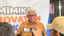 Bupati Mimika, Johannes Rettob. (Foto: Galeri Papua/Endy Langobelen)