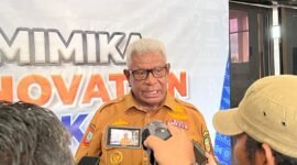 Bupati Mimika, Johannes Rettob. (Foto: Galeri Papua/Endy Langobelen)