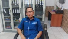 Kepala Cabang PELNI Timika, Sigit Sujatmoko, saat di temui Galeripapua.com di Kantor Cabang Pelni Mimika. (Foto: Galeri Papua/Kevin Kurni)
