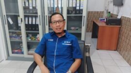 Kepala Cabang PELNI Timika, Sigit Sujatmoko, saat di temui Galeripapua.com di Kantor Cabang Pelni Mimika. (Foto: Galeri Papua/Kevin Kurni)