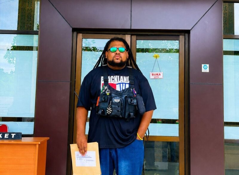 Pimpinan Tong PU Ruang Aman sekaligus Kuasa Hukum Warga RT 04, Gilbert Rumboirusi. (Foto: Istimewa/Dok. Tong Pu Ruang Aman)