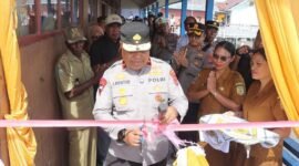 Peresmian MCK sekolah di Pulau Karaka, Distrik Mimika Timur Jauh, Mimika, Papua Tengah, Senin (25/6/2026). (Foto: Istimewa/Polres Mimika)