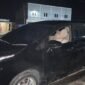 Tampak mobil milik jurnalis di Mimika yang menjadi korban pencurian dengan cara memecah kaca. (Foto: Istimewa)