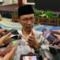 Kepala Disdukcapil Kabupaten Mimika, Slamet Sutejo saat diwawancarai di Ballroom Hotel Horison Ultima Timika, Kamis (18/6/2026). (Foto: Galeri Papua/Ahmad)