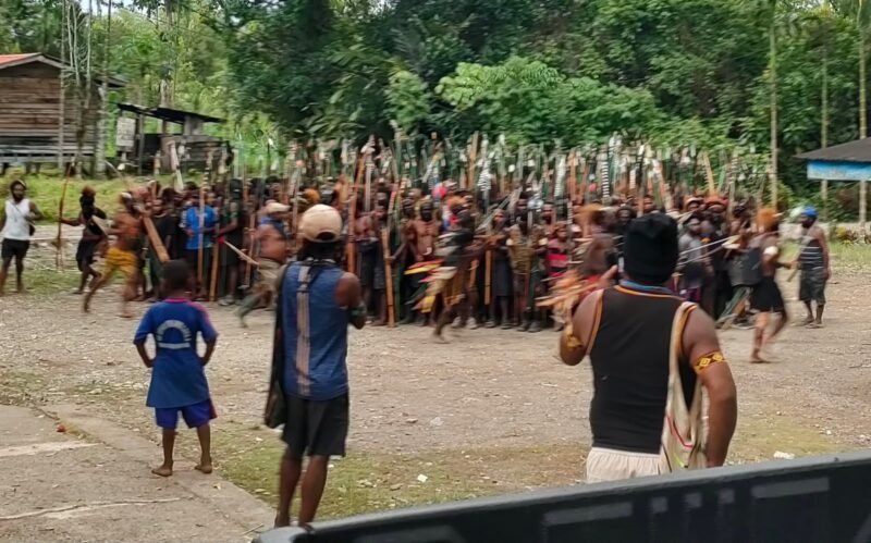 Suasana di lokasi perang Kampung Amole, Distrik Kwamki Narama. (Foto: Istimewa)