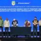 Presiden Direktur PTFI Tony Wenas dan Bupati Mimika Johannes Rettob saat penandatanganan Nota Kesepahaman antara Pemkab Mimika dan PTFI tentang Pemanfaatan Tailing yang Dihasilkan PTFI di Jakarta, 17 Juni 2026. (Foto: Istimewa/Dok. PTFI)