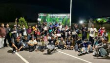 Foto bersama usai kegiatan Go Skateboarding Day 2026 di Pasar Sentral Timika, Papua Tengah, Sabtu (20/6/2026). (Foto: Galeri Papua/Endy Langobelen)