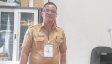 Kepala SMP Negeri 7 Mimika, Yosep Randanan. (Foto: Galeri Papua/Kevin Kurni)