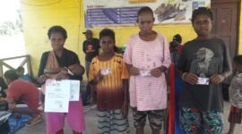 Potret kegiatan Jemput Bola Adminduk oleh Dinas Kependudukan dan Pencatatan Sipil Kabupaten Mimika di Distrik Agimuga. (Foto: Istimewa)