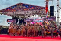 Sejumlah peserta dari setiap kabupaten di Papua Tengah mengikuti pembukaan Festival Cahaya Kreasi Pelajar di Nabire, Rabu (24/6/2026) sore. (Foto: Galeri Papua/Endy Langobelen)