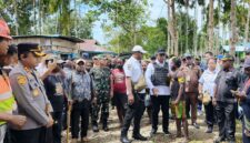 Proses penyelesaian perang adat di Kampung Amole, Distrik Kwamki Narama, Mimika, Papua Tengah, Rabu (24/6/2026). (Foto: Istimewa)