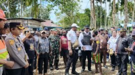 Proses penyelesaian perang adat di Kampung Amole, Distrik Kwamki Narama, Mimika, Papua Tengah, Rabu (24/6/2026). (Foto: Istimewa)