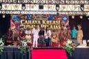 Foto bersama dewan juri dan para peserta lomba bertutur cerita rakyat pada Festival Cahaya Kreasi Budaya Pelajar Papua Tengah, Jumat (26/6/2026). (Foto: Galeri Papua/Endy Langobelen)