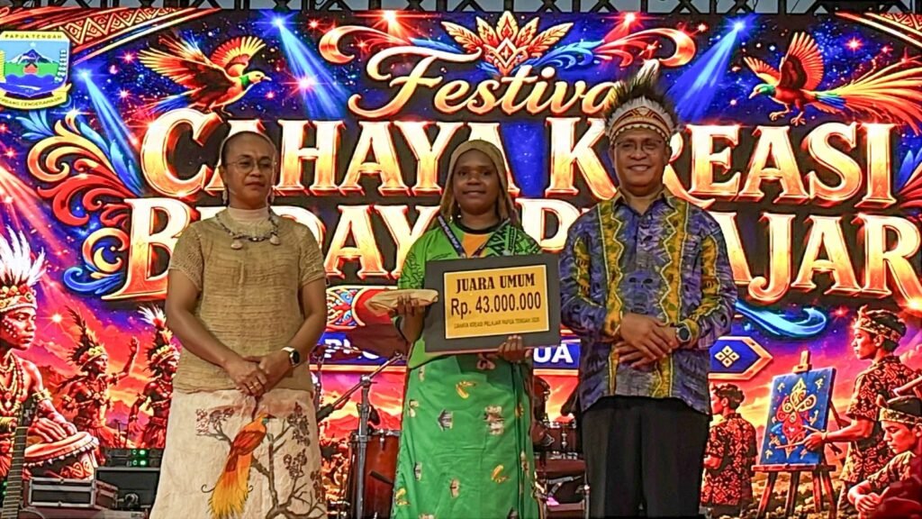 Kabupaten Deiyai meraih juara umum Festival Cahaya Kreasi Budaya Pelajar Papua Tengah 2026. (Foto: Galeri Papua/Endy Langobelen)