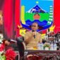 Kepala Dinas Pendidikan dan Kebudayaan Provinsi Papua Tengah, Nurhaidah, mengikuti podcast sebelum acara penutupan Festival Cahaya Kreasi Budaya Pelajar Papua Tengah 2026 di Lapangan Bandara Lama Nabire, Sabtu (27/6/2026) sore. (Foto: Galeri Papua/Endy Langobelen)