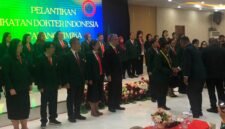 Momen pelantikan Ketua IDI Kabupaten Mimika. (Foto: Istimewa)