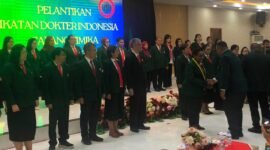 Momen pelantikan Ketua IDI Kabupaten Mimika. (Foto: Istimewa)